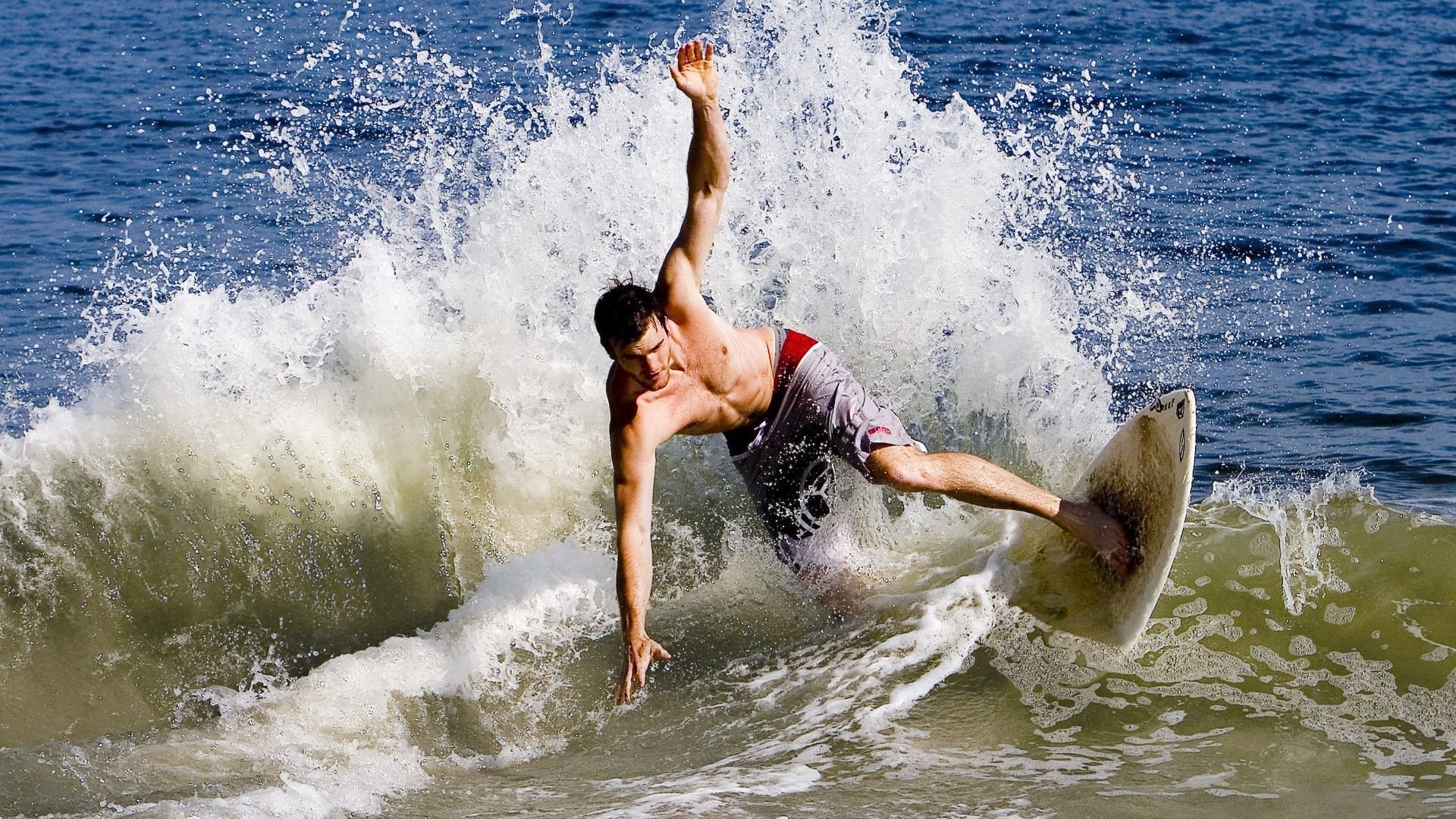 kering.com-电竞内容全产业链布局:从赛事、直播到文化衍生品的多元拓展,何为电竞产业